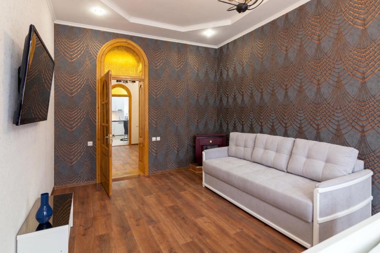 Leogrand Apartments Panteleimona Kulisha 27 Lviv Exterior foto