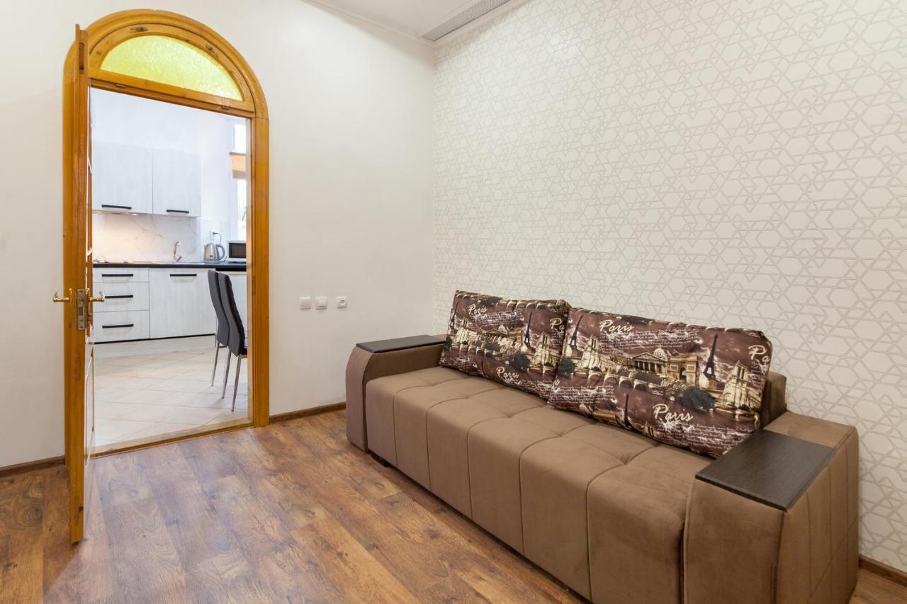 Leogrand Apartments Panteleimona Kulisha 27 Lviv Exterior foto